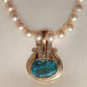 Classy pendant enhancer for pearl necklace