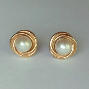 ER-102-7mm-Cultured-pearls-set-in-fancy-swirl-fluted-gold-Earrings