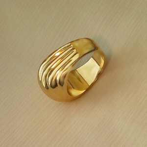 Fancy design puffed shrimp style 14karat yellow gold ring