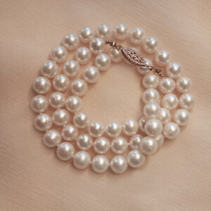 7 and 1/2″ round white round freshwater pearl necklace 18″