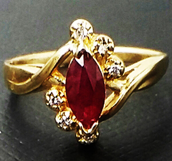 Fine marquise-shaped natural Ruby wt. 0.65ct