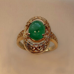 Emerald ring with 2.20ct oval shaped cabochon set